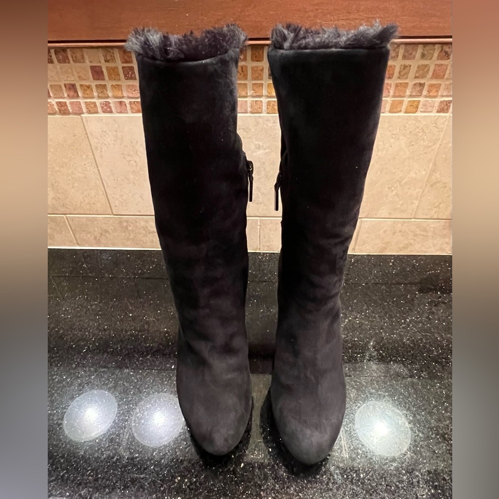 Guess Woman’s Boots Size 6.5
